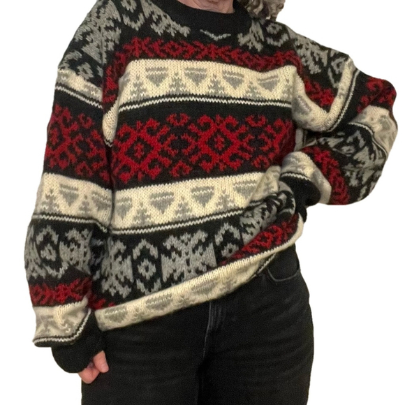 VINTAGE 100% Virgin Wool Pullover Crew Neck Sweater Black Cream Grey Red Large - Picture 8 of 13